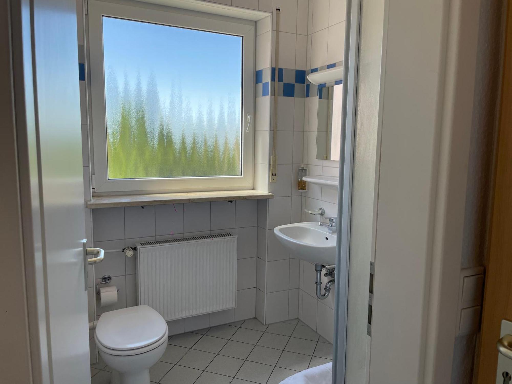 Zweibettzimmer mit eigenem Bad